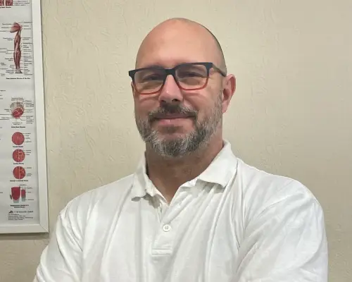 Rakovits Viktor Gyógymasszőr, Manuális lágyrészterapeuta, Fizioterápiás szakember, Budapest